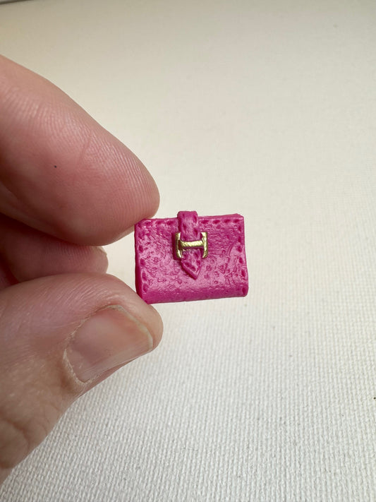 1:12th scale handbag, pastel pink, made from Leather effect FIMO